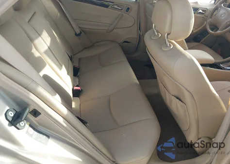 2002 Mercedes-Benz C 240 из США, поврежденный, VIN WDBRF61J72F207922